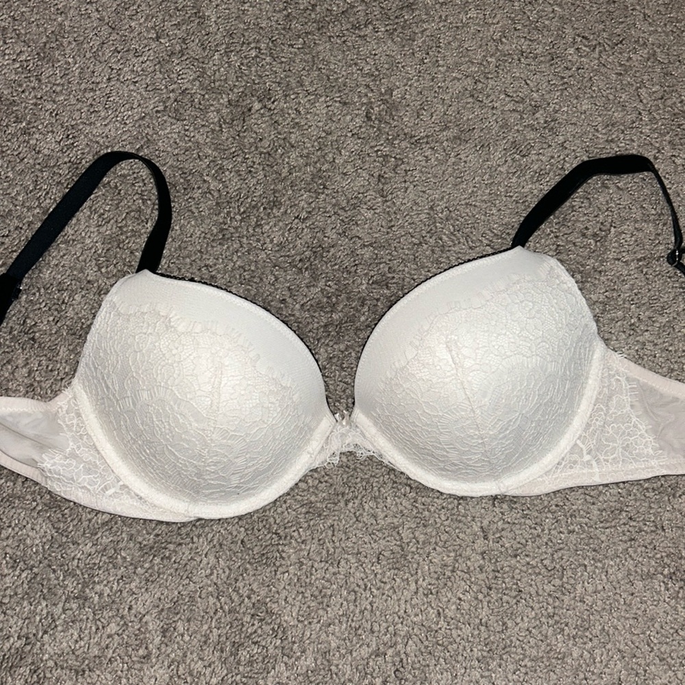 Victoria Secret 34D white lace push up bra